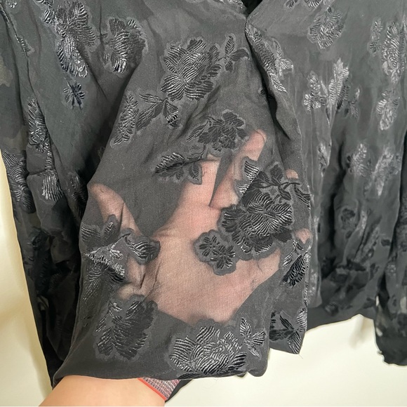 Club Monaco 55% silk blouse - Picture 2 of 8